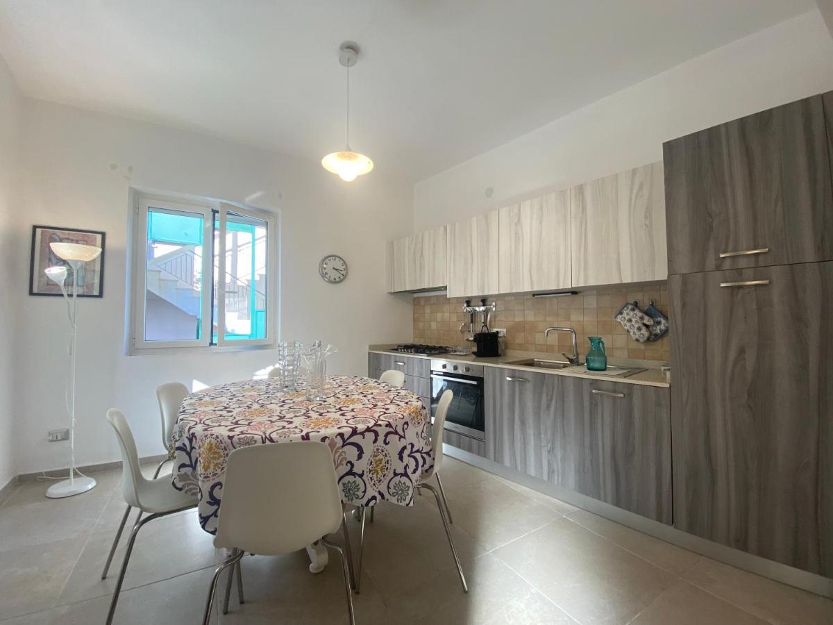 Comfortable Sea Holidays And Walks Apartment Moneglia